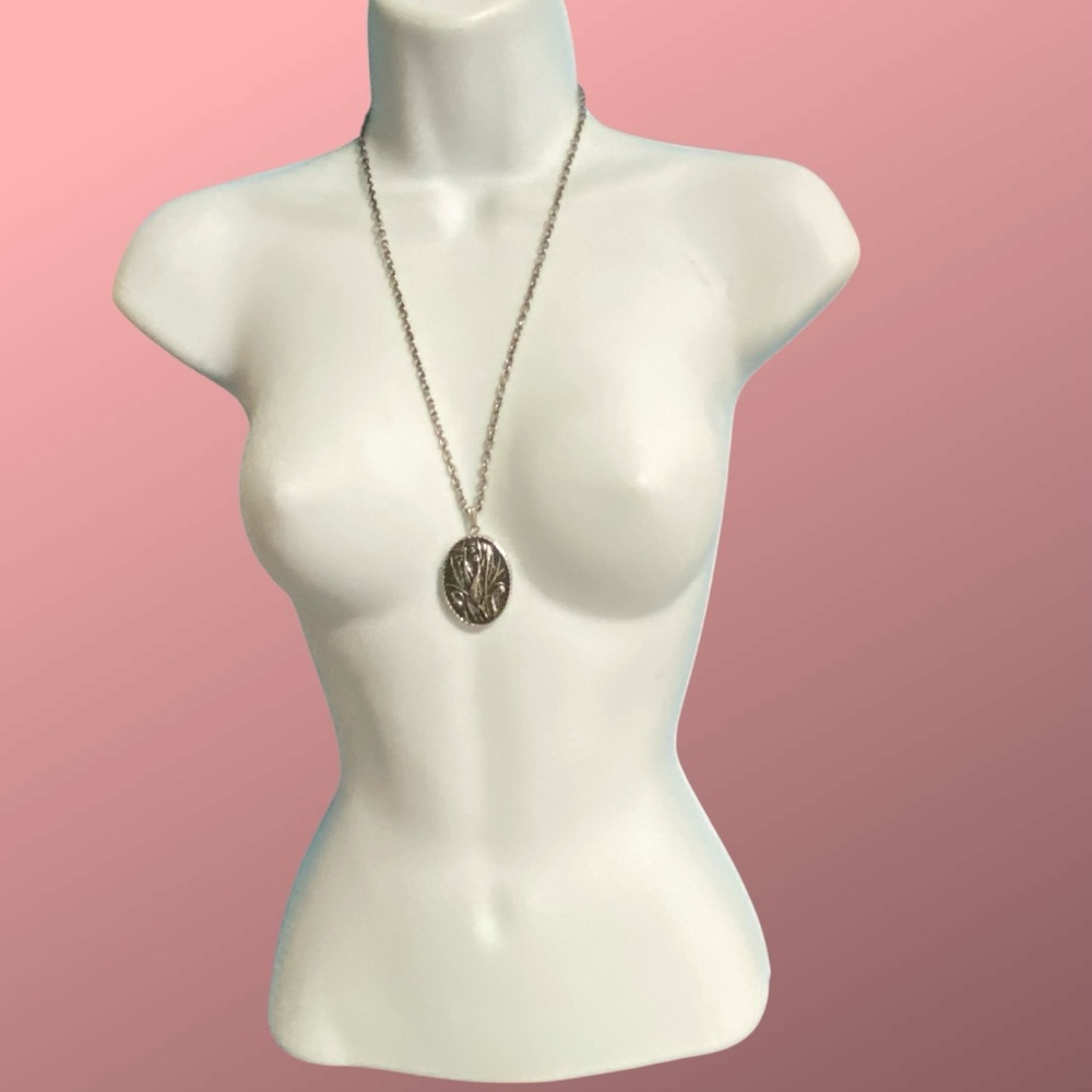 SARAH COVENTRY Silver Oval Pendant Locket Necklace - Picture 6 of 9